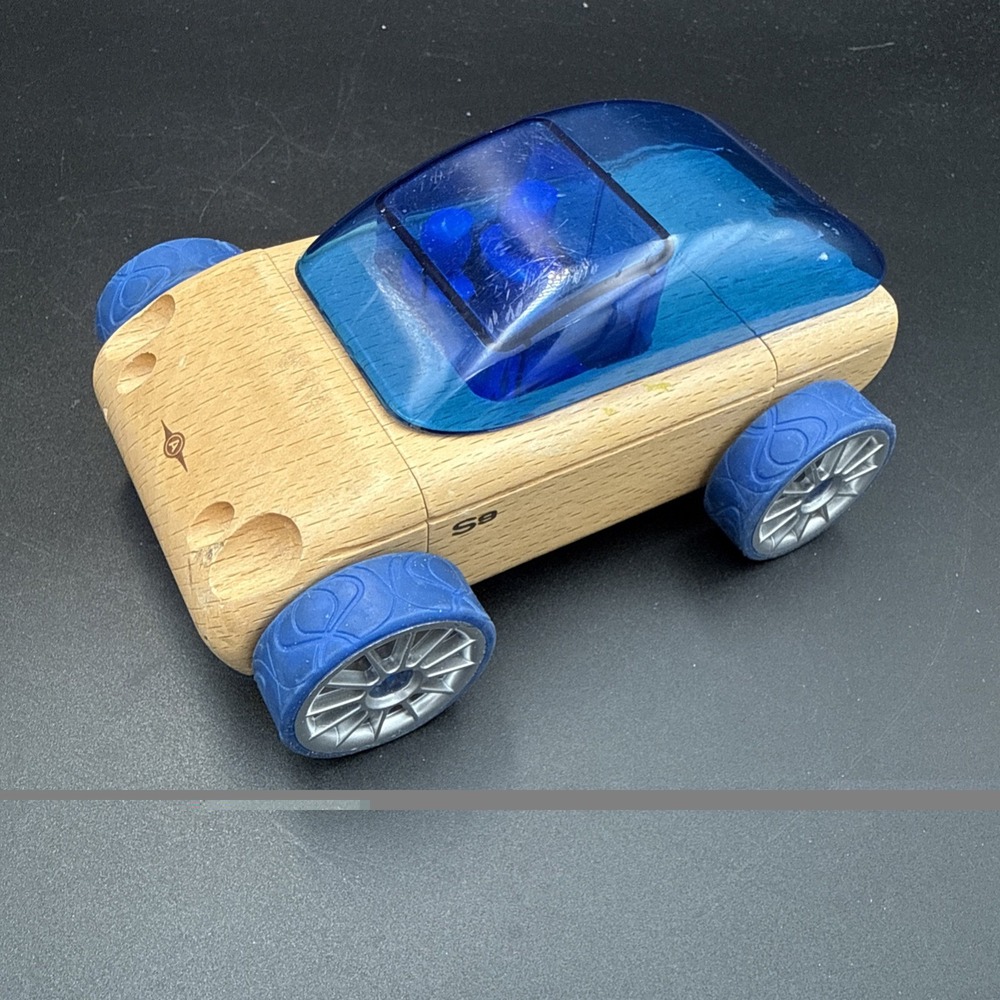Automoblox Calello Wooden Car S9 Sedan Blue With 2 People Plastic Figurines